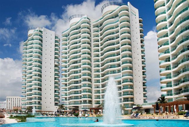Another view of the towers of Bay View Grand Cancun Condo Rentals