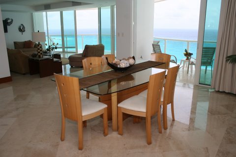 Another view of the extra large great room