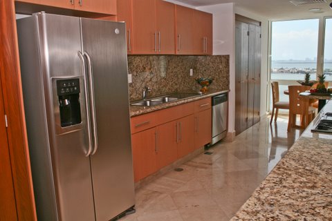 Contemporary full size kitchen with granite contertops