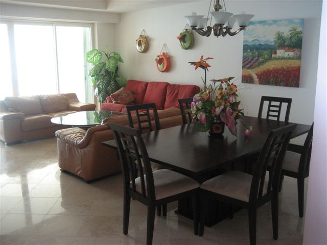 huge great room with attached oceanfront patio with jacquzz, 42 inch flat panel LCD