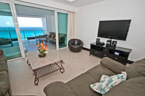 More views of the great room with Craibbean Views
