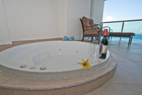 Enjoy a romantic evening in the private hot tub