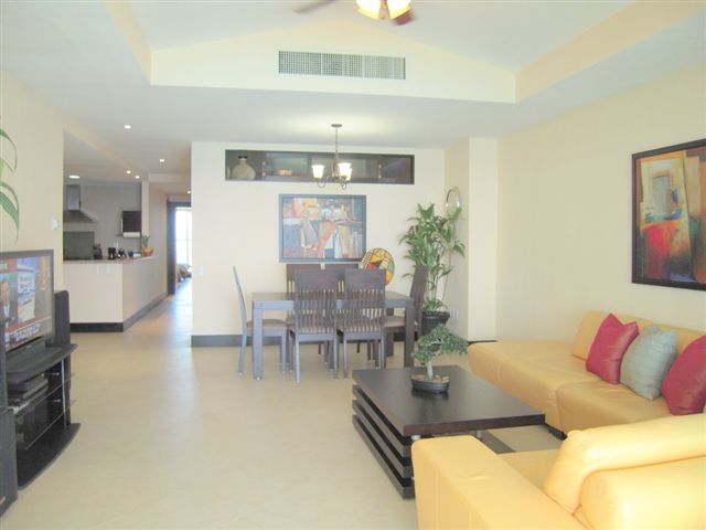 huge great room with attached oceanfront patio with jacquzz, 42 inch flat panel LCD