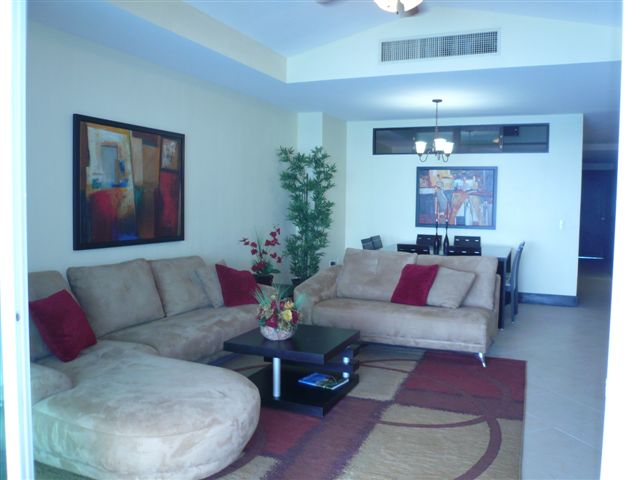 huge great room with attached oceanfront patio with jacquzz, 42 inch flat panel LCD