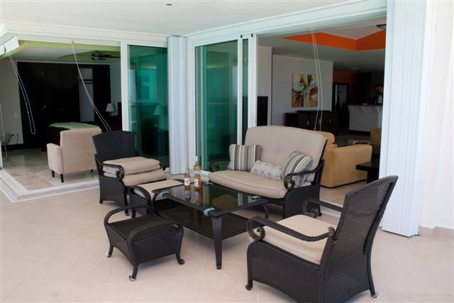 Another view of the Caribbean side patio